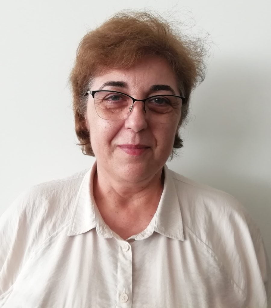 This image has an empty alt attribute; its file name is Valentina-Andronicescu-900x1024.jpg