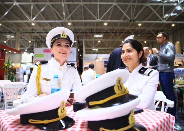 MĂRŢIŞOR. Interviu cu cele două fete frumoase care cântă în cadrul fanfarei Muzicii Militare a Statului Major al Forţelor Navale