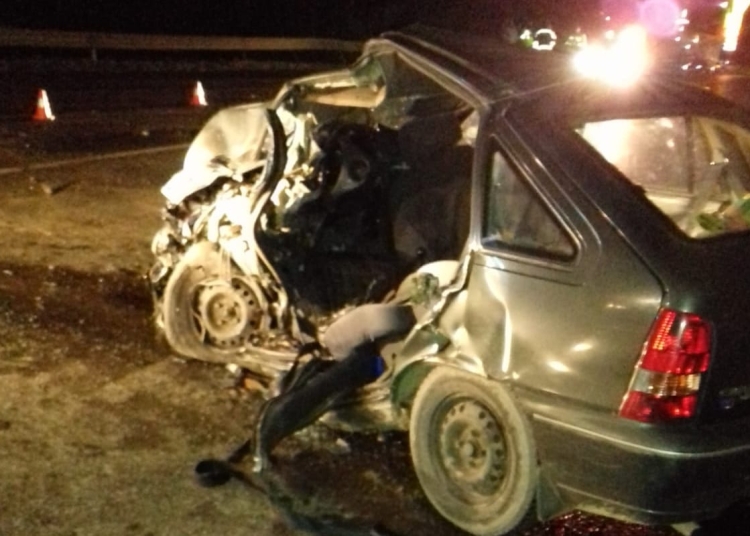 Două persoane au decedat în urma impactului dintre autoturism și autoutilitară. FOTO ISU Ialomița