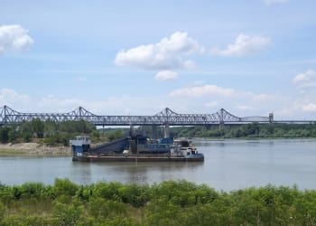 Podul rutier al Autostrăzii A2 și cel feroviar din zona Cernavodă. FOTO Cătălin SCHIPOR