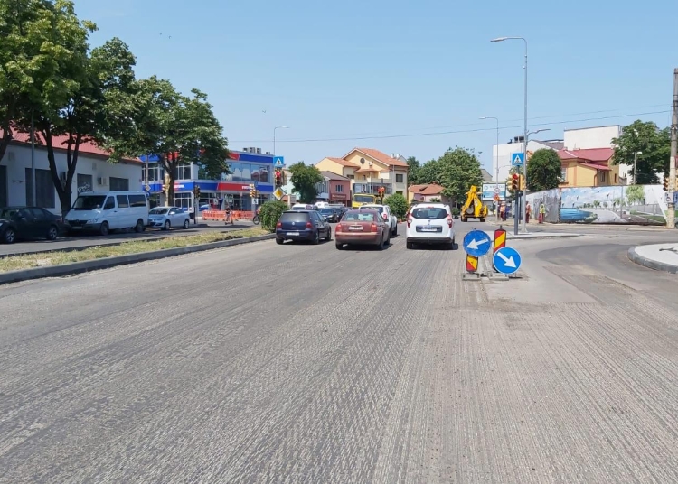 Lucrări de asfaltare pe bulevardul Mamaia. FOTO Primăria Constanța