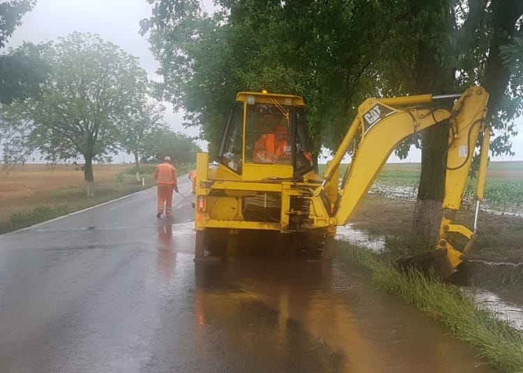 S-a intervenit cu utilaje în urma ploilor. FOTO DRDP Constanța