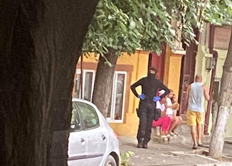 Polițiștii au descins la locuința suspecților. FOTO FOCUS PRESS
