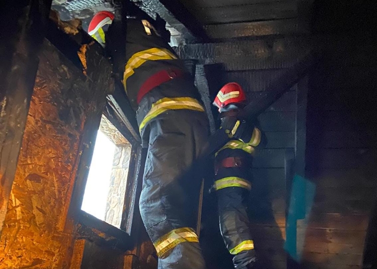 Pompierii au reușit să stingă incendiul în scurt timp. FOTO ISU Delta Tulcea