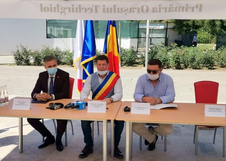 Primarul orașului techirghiol Iulian Soceanu si prefectul județului Constanța George Niculescu
