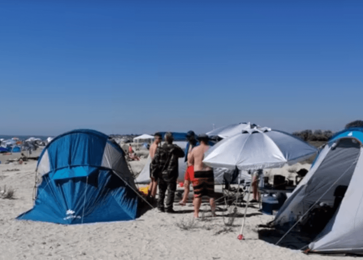 Turiștii cu corturi au fost verificați de inspectorii ARBDD. FOTO ARBDD