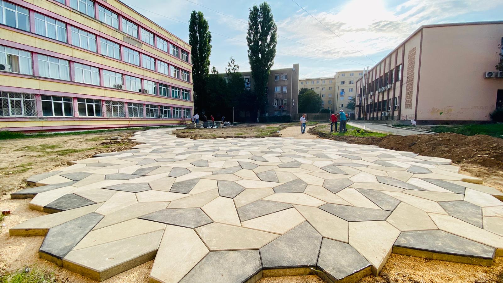 Modernizarea parcului Liceului Lazăr Edeleanu - Foto: Florin Chelaru/Facebook