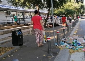 Morman de gunoi lângă Policlinica Spitalului Județean