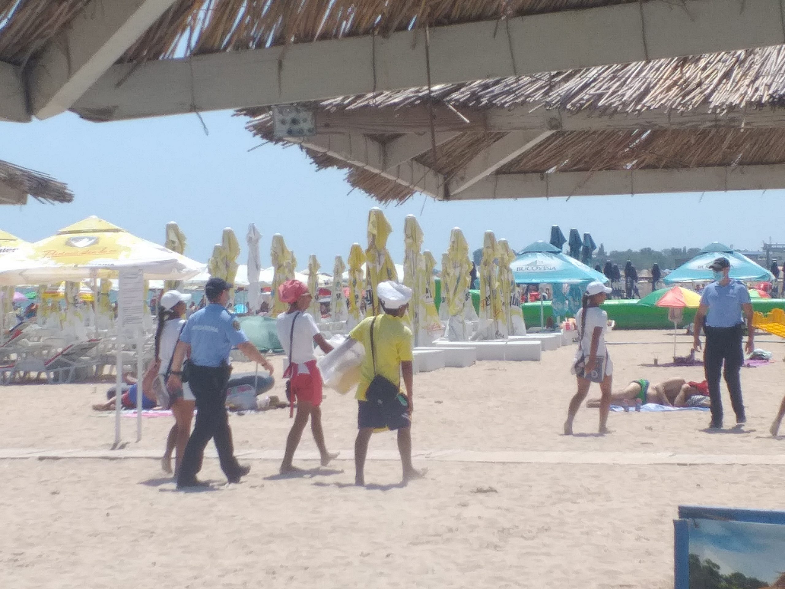 Vanzatorii ambulanti de pe plaje, sanctionati de politisti