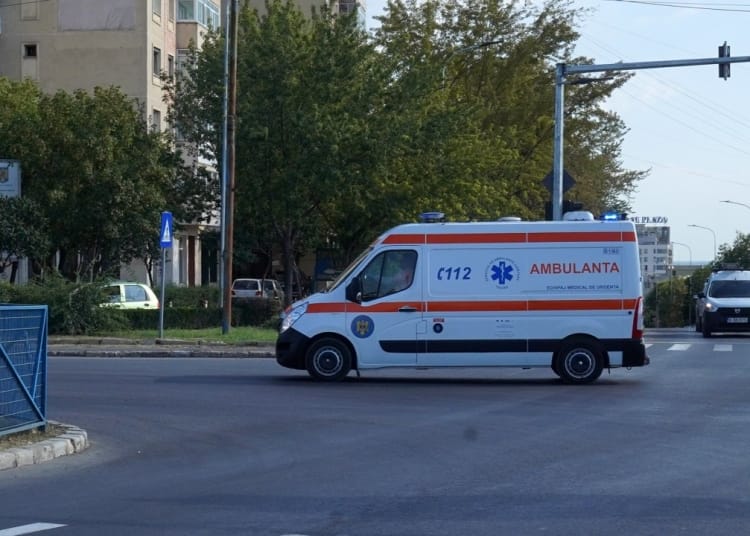 Ambulanță în municipiul Tulcea. FOTO Cătălin SCHIPOR