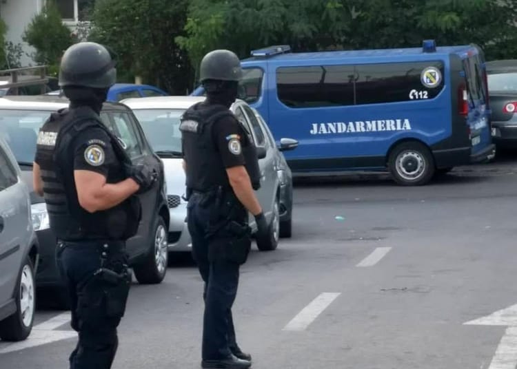 Echipaj de jandarmi la intervenție