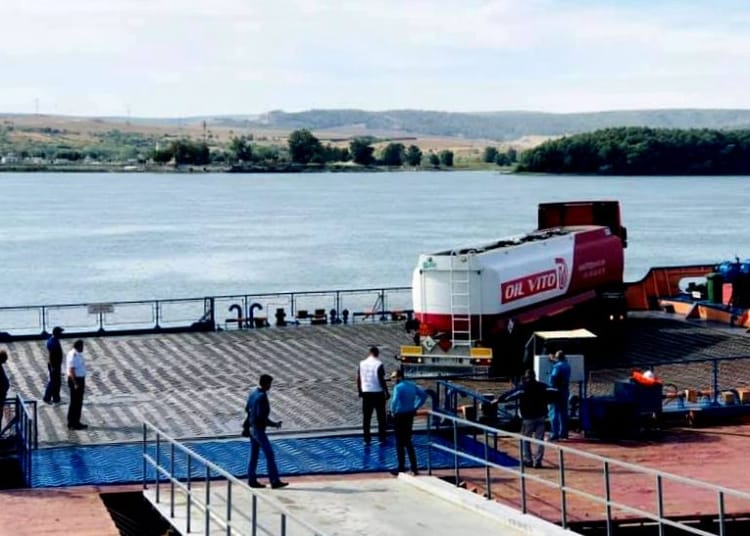 Trecerea cu bacul în zona Isaccea. FOTO CJ Tulcea