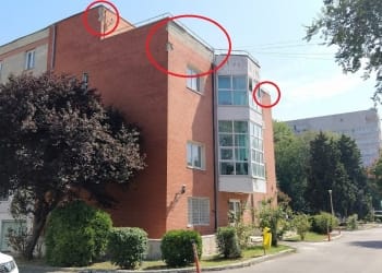 Fațada Centrului Militar Zonal Constanța de degradează. FOTO Cătălin SCHIPOR