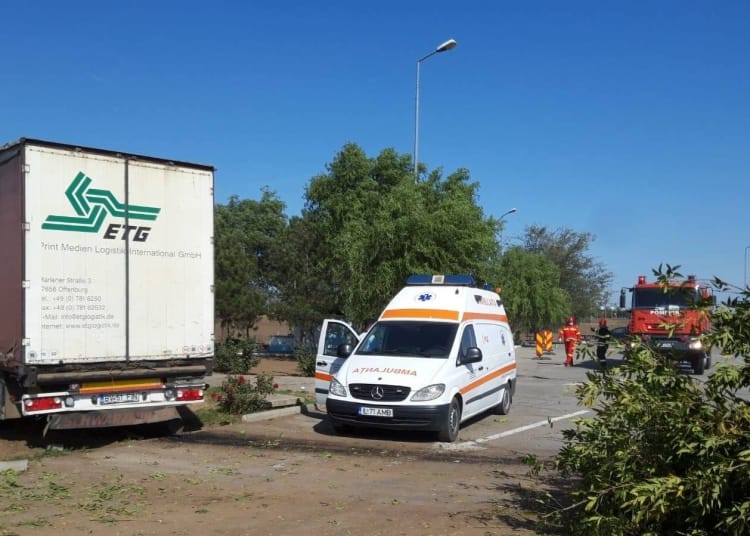 Accident rutier în care a fost implicat un autotren pe Autostrada A2. FOTO ISU Ialomița