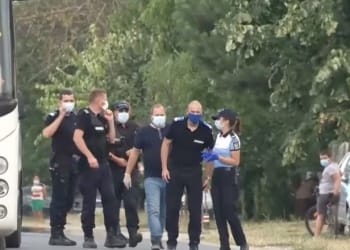 Accesul în localitățile carantinate a fost limitat cu ajutorul forțelor de ordine. Sursa foto: Digi24