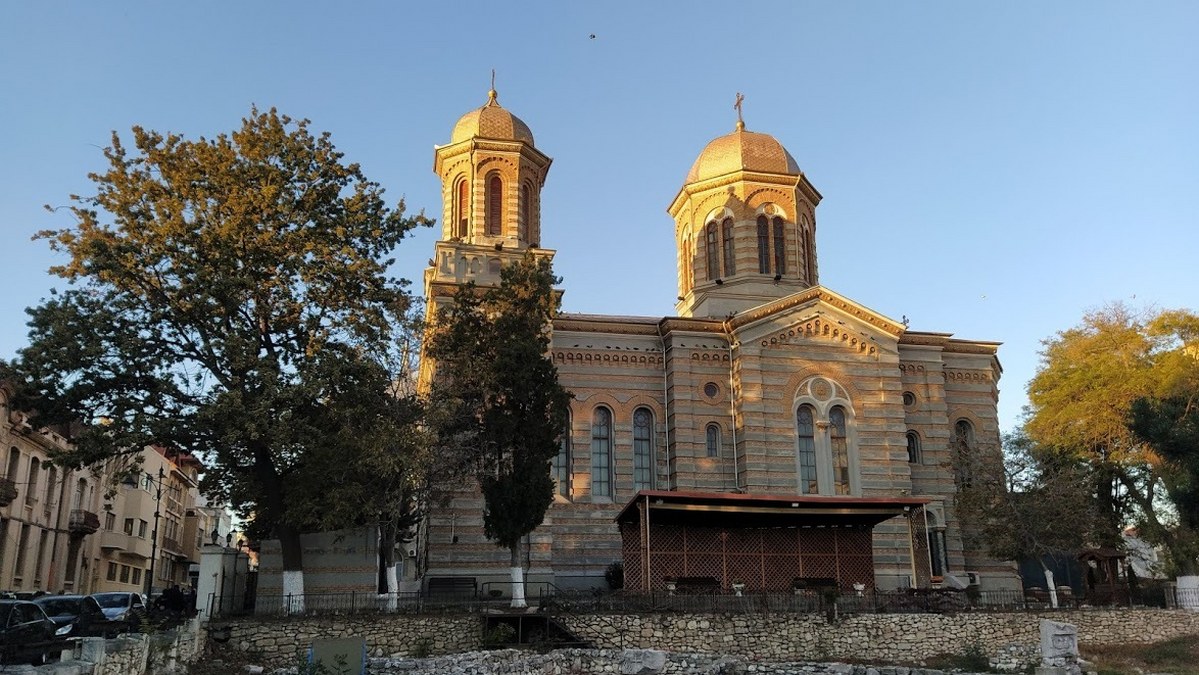 Catedrala Arhiepiscopală „Sf. Ap. Petru și Pavel“. FOTO Cătălin SCHIPOR