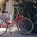 Bicicletă pe suport. FOTO Dakota Corbin/Unsplash