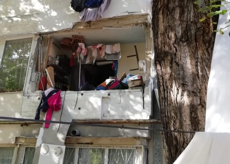 Apartamentul în care a avut loc explozia a fost distrus. FOTO ISU Ialomița