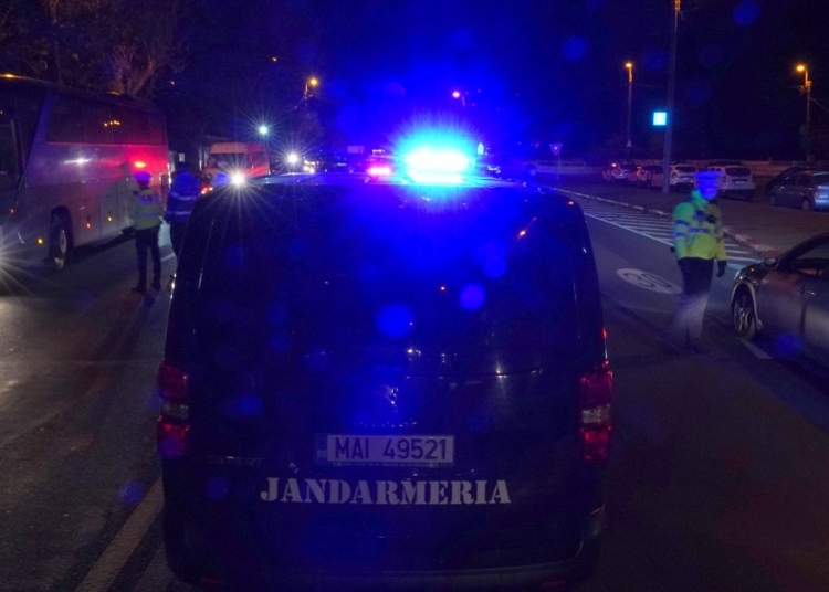 Echipaj al Jandarmeriei. FOTO Cătălin SCHIPOR