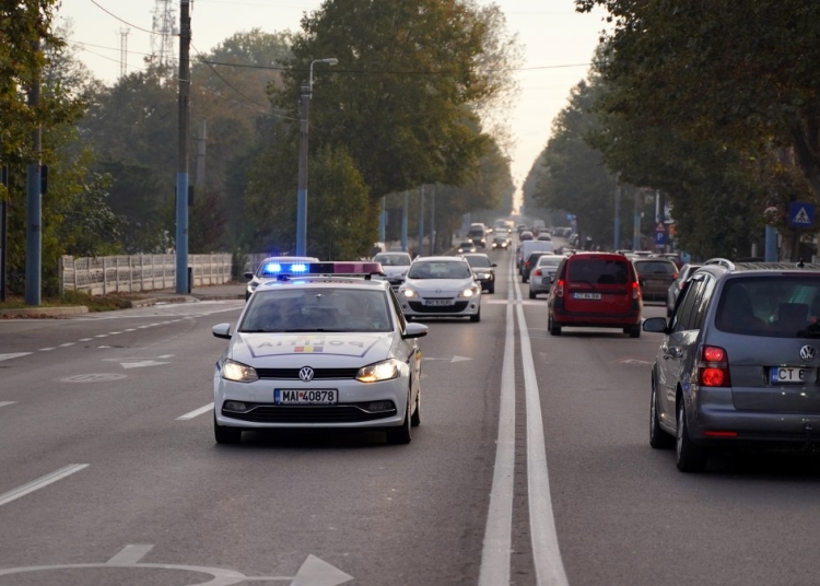 Echipaj al Poliției în trafic. FOTO: Cătălin SCHIPOR