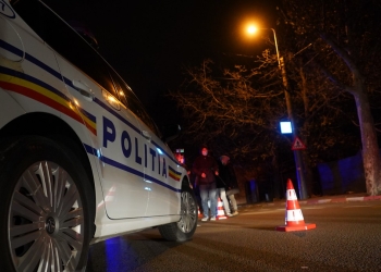 Echipaj de poliție în stradă. FOTO Cătălin SCHIPOR