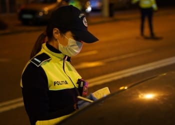 Polițiștii au verificat dacă sunt respectate restricțiile impuse. FOTO Cătălin SCHIPOR