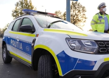 Un echipaj de poliție a intervenit la solicitare. FOTO Cătălin SCHIPOR