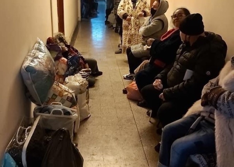 Oamenii adusi la audieri au stat îngrămădiți pe holurile Poliției, fără respectarea măsurilor de distanțare socială