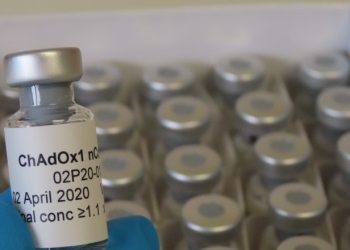 Vaccinul Oxford are o eficacitate de 70%, în urma testelor clinica la scară largă. Foto: Profimedia Images