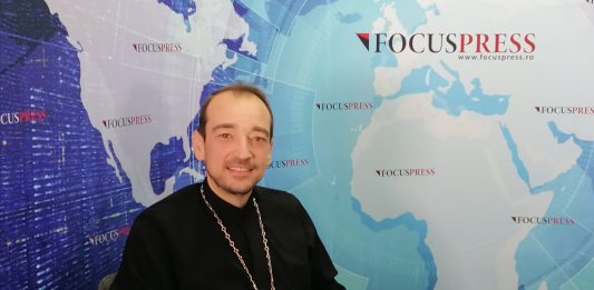 Preotul Claudiu Banu, parohul Bisericii "Sf. Mare Mucenic Mina" din Constanţa