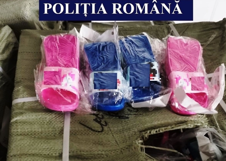 Papuci contrafăcuți, descoperiți într-un container sosit din China