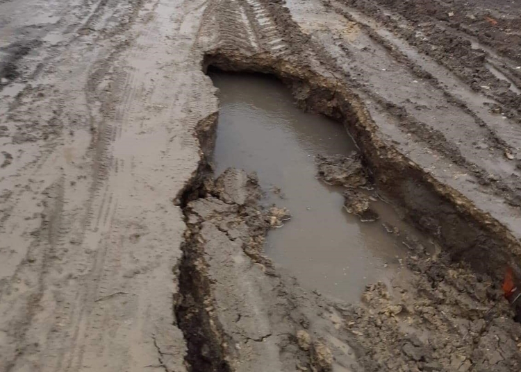 Crater pe o strada din Tuzla