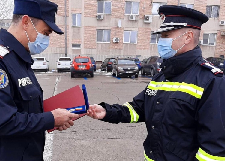 plutonierul adjutant șef Vdovicencu George Daniel, a primit Emblema de Onoare a Ministerului Afacerilor Interne, FOTO ISU Delta Tulcea