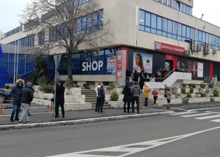 Coadă la magazinul duty-free din Portul Constanța