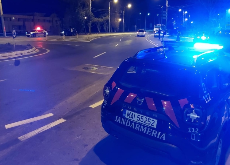 Echipaj de jandarmi în stradă. FOTO IJJ Constanța