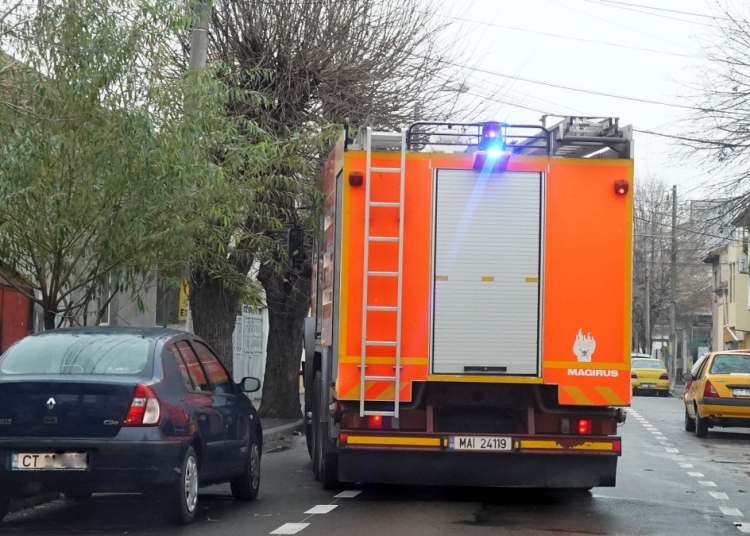 Pompierii au intervenit în urma apelului 112. FOTO Cătălin SCHIPOR