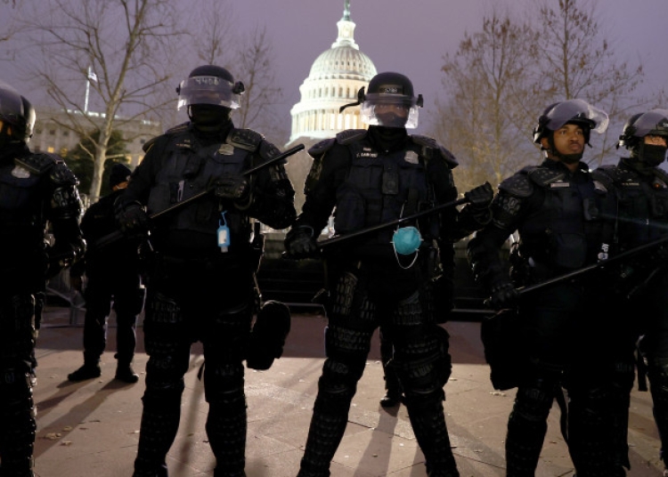 Forțele de ordine au securizat clădirea Capitolului. Foto: Guliver/Gettyimages
Digi24.ro