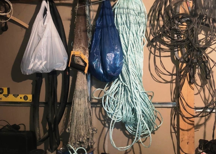Unelte ilegale de pescuit, descoperite de polițiști
