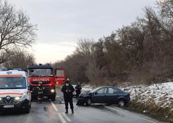 În urma accidentului rutier, drumul a fost blocat. FOTO ISU Delta Tulcea