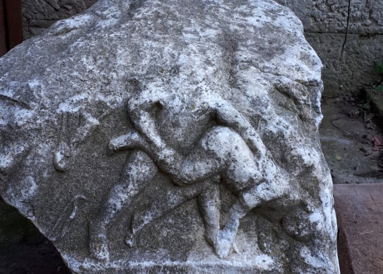 Artefact roman descoperit în curtea unui bărbat. FOTO IPJ Constanța