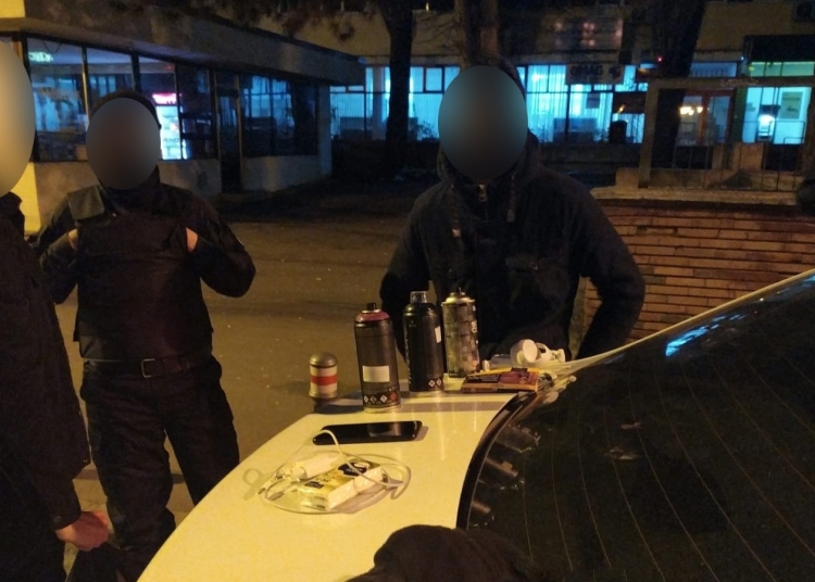 Tinerii au fost prinși în flagrant. FOTO Primăria Constanța