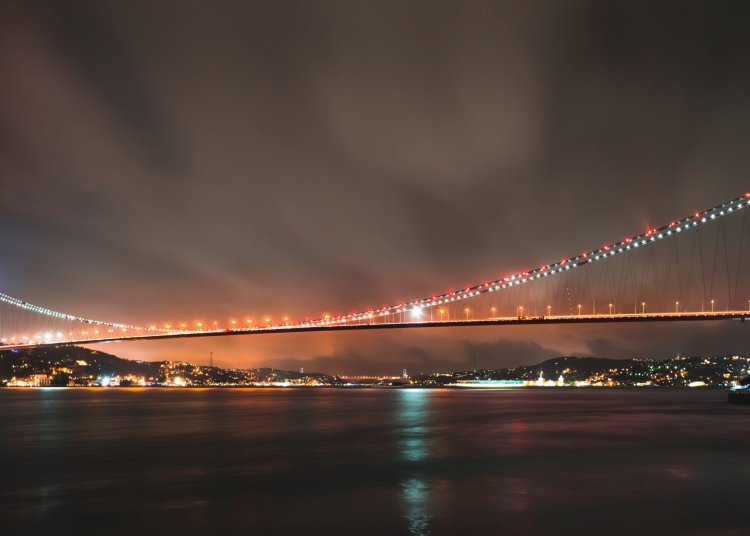 Pod în Istanbul. FOTO Okan Yikmis