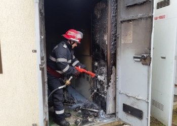 Incendiu post trafo - foto cu rol ilustrativ, sursa: Special Arad