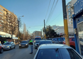 Polițiștii au intervenit la locul producerii accidentului. FOTO Cătălin SCHIPOR