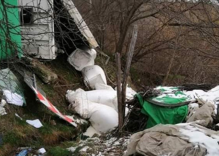 Camionul încărcat cu azotat de amoniu s-a răsturnat. FOTO ISU Călărași