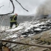 Incendiul a izbucnit la acoperișul casei. FOTO ISU Delta Tulcea