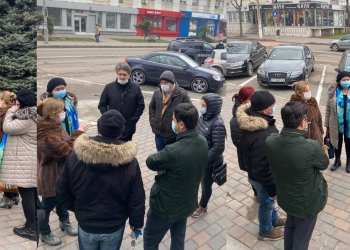 Oamenii protestează împotriva debranșării de la reteaua electrică a Spitalului mangalia, unde au fost branșați ilegal