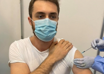 Digi24: Un bărbat care a fost vaccinat pe 24 februarie cu serul Pfizer a primit miercuri, la rapel, vaccinul de la Moderna. Foto: Alin Alexandru Ionescu/ Facebook