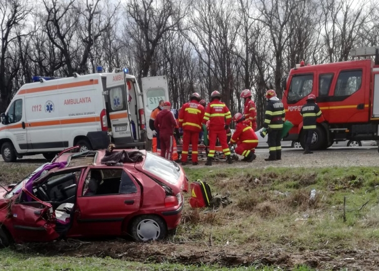 Mai multe echipaje de salvare au intervenit la locul accidentului. FOTO ISU Ialomița