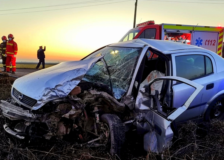 Două persoane au fost rănite în urma accidentului. FOTO ISU Ialomița